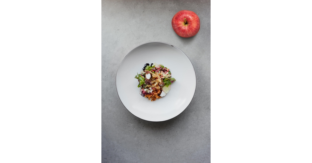 Mixed salad of wild herbs, goat’s cheese and apple | Marlene®