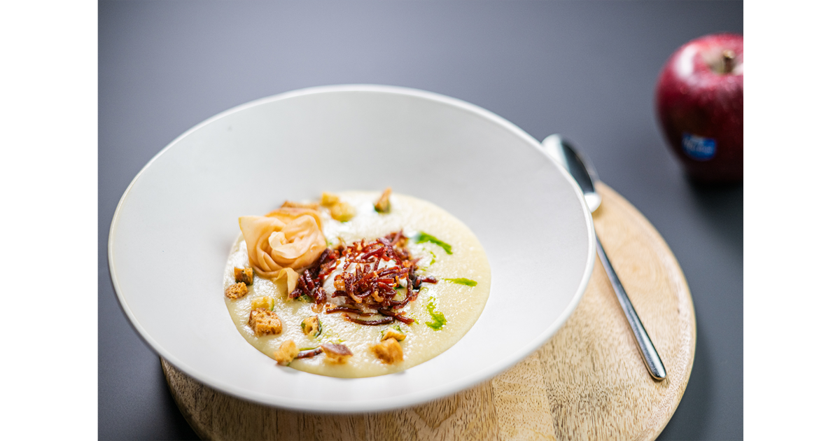 Cream of Red Delicious apple and celery with poached egg, ham flakes and apple flowers | Marlene®