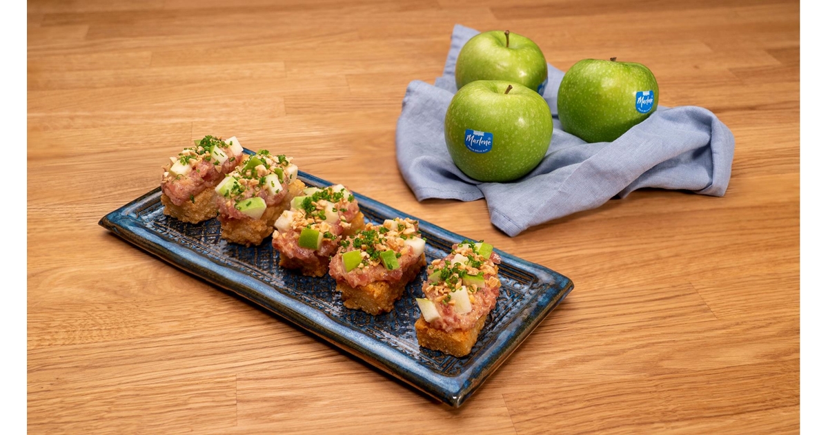 Crispy rice with tuna tartare, toasted almonds and Granny Smith apple | Marlene®