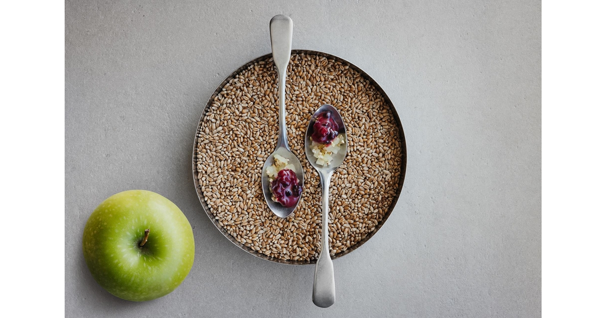 Apple, buckwheat and red berries | Marlene®